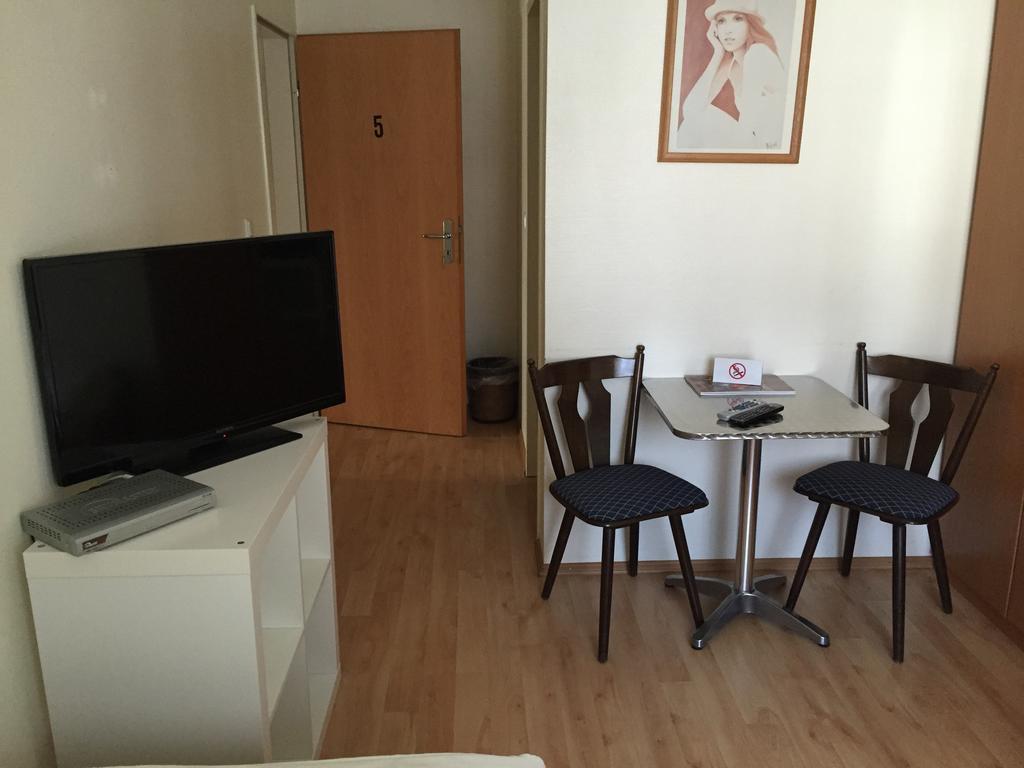 Hotel Restaurant Zagreb Cologne Room photo